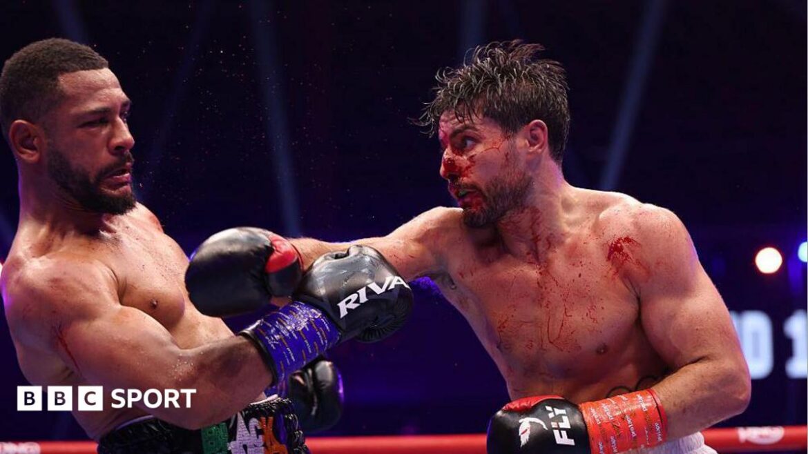 Josh Kelly throws a left hook at Caoimhin Agyarko