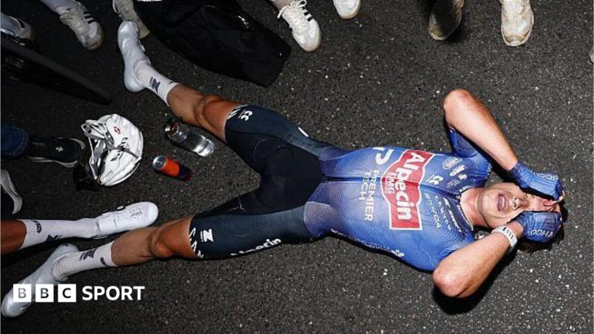 Jasper Philipsen celebrates winning stage 17 of the Tour de France
