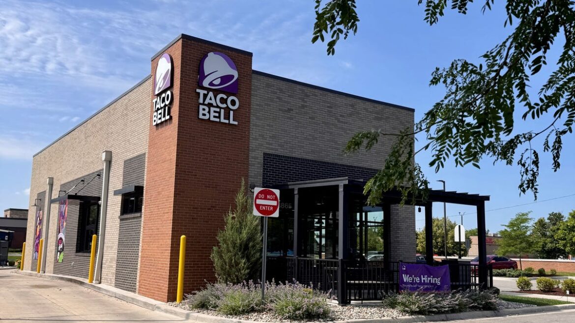 Restaurants Act as Outbreak Spreads