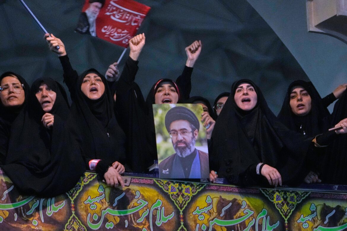 U.S. Strikes Target Strategic Islands, Iran Threatens Export Shutdown