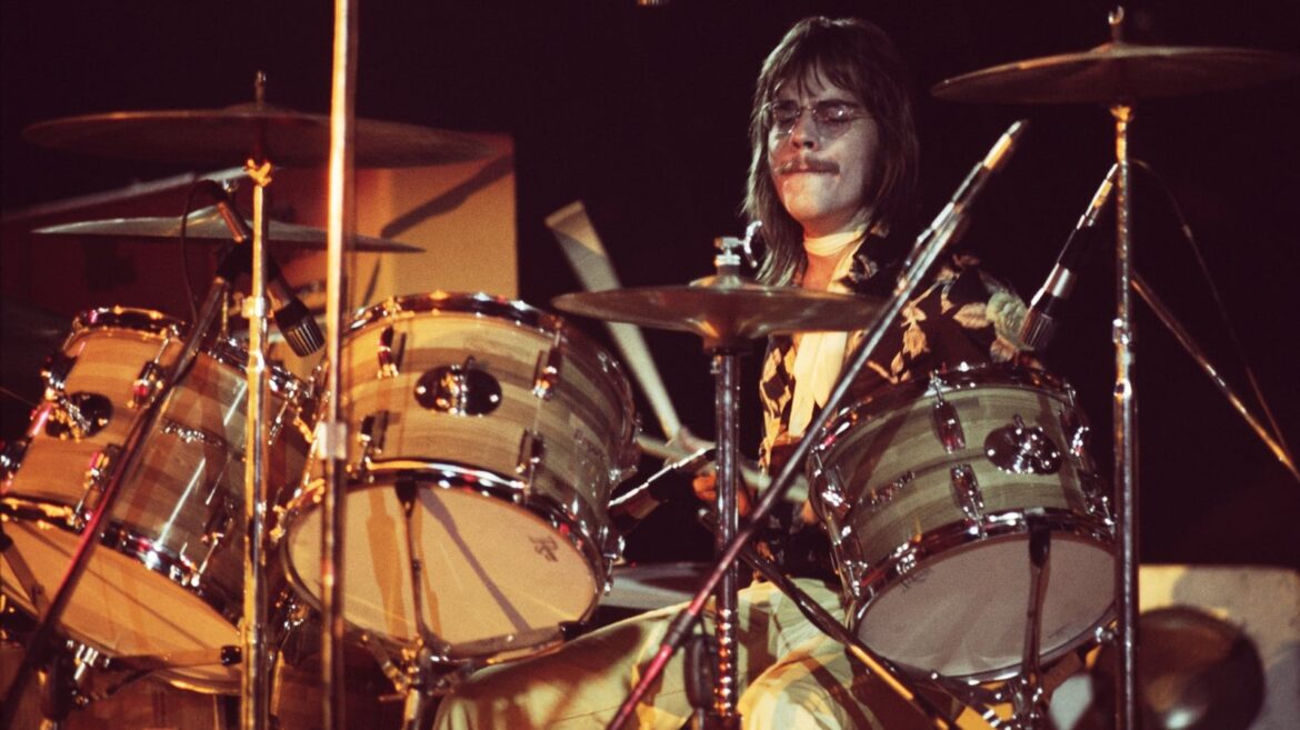 ZZ Top Drummer Frank Beard Dies at 77, Leaving a Legendary Rock Legacy
