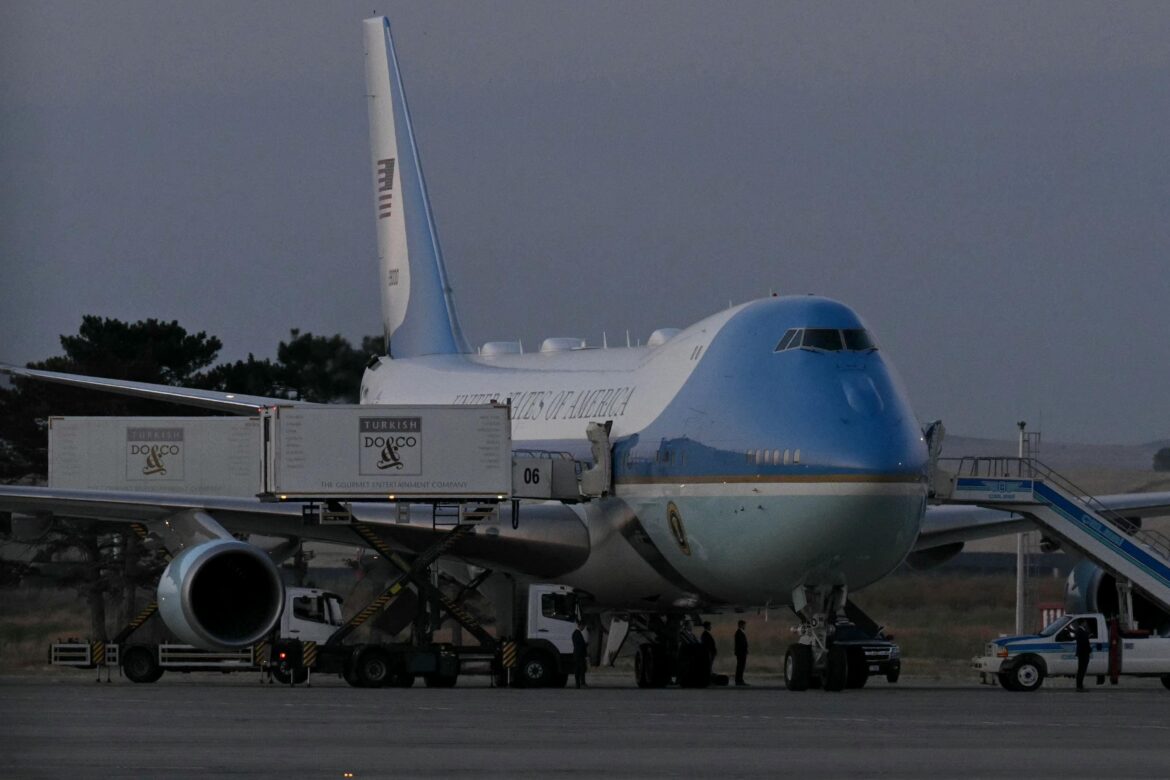 Trump Secretly Switched Planes via Catering Truck Amid Missile Threat