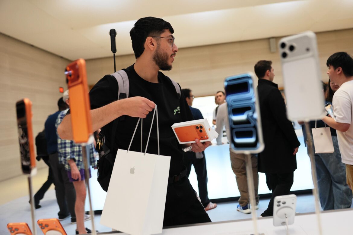 iPhone 18 Pro Price May Rise as Apple Battles Surging Component Costs