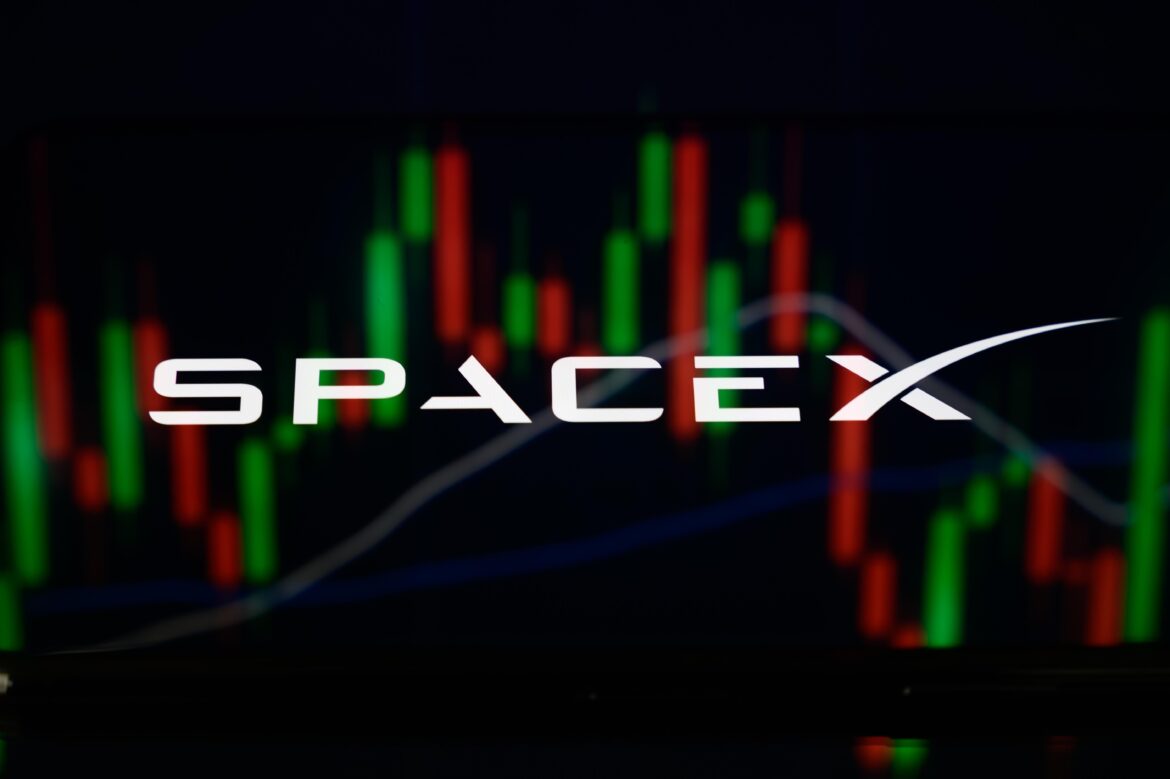 SpaceX Shares Fall 13% Amid AI Spending Surge Despite Earnings Beat