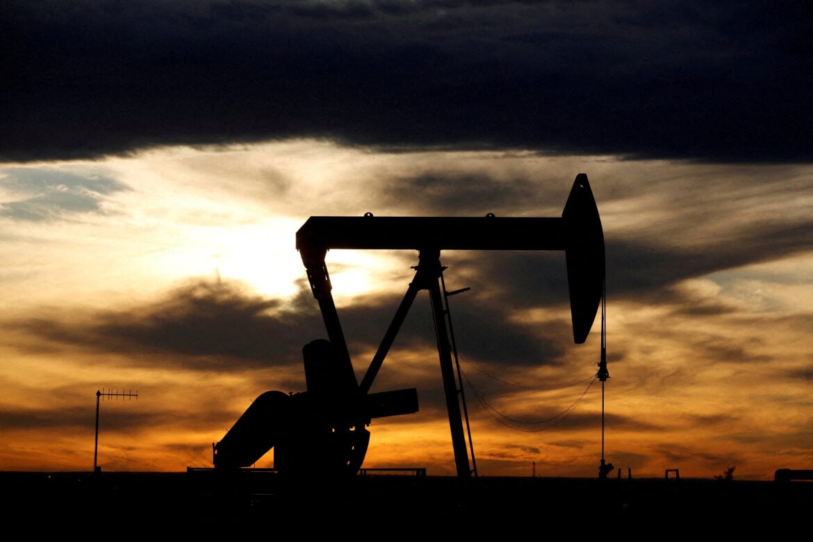 Oil Prices Fall as Investors Shrug Off New US Sanctions on Iran