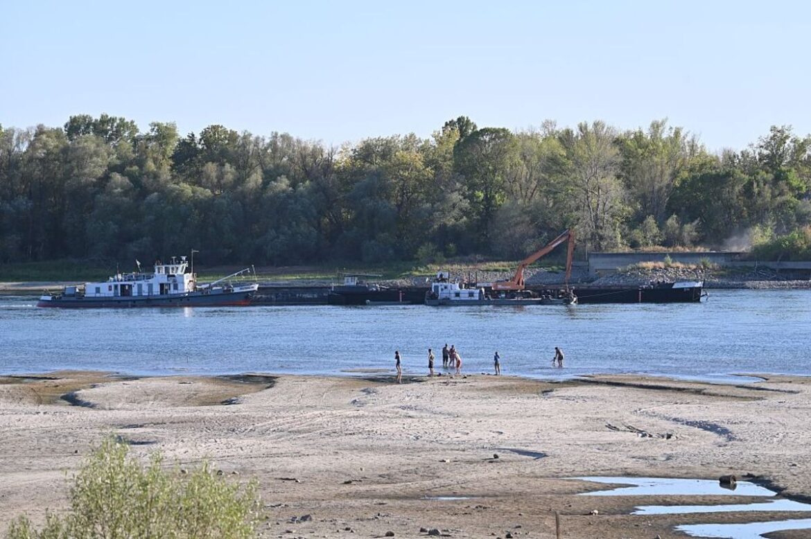 Hungary Sinks Barges in Danube to Prevent Paks Nuclear Plant Shutdown