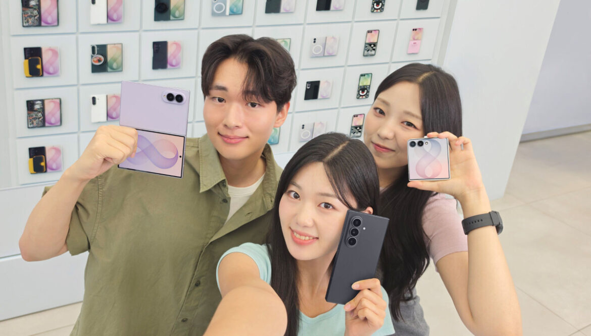 Galaxy Z Fold8 Passport Design Wins Over Apple Loyalists