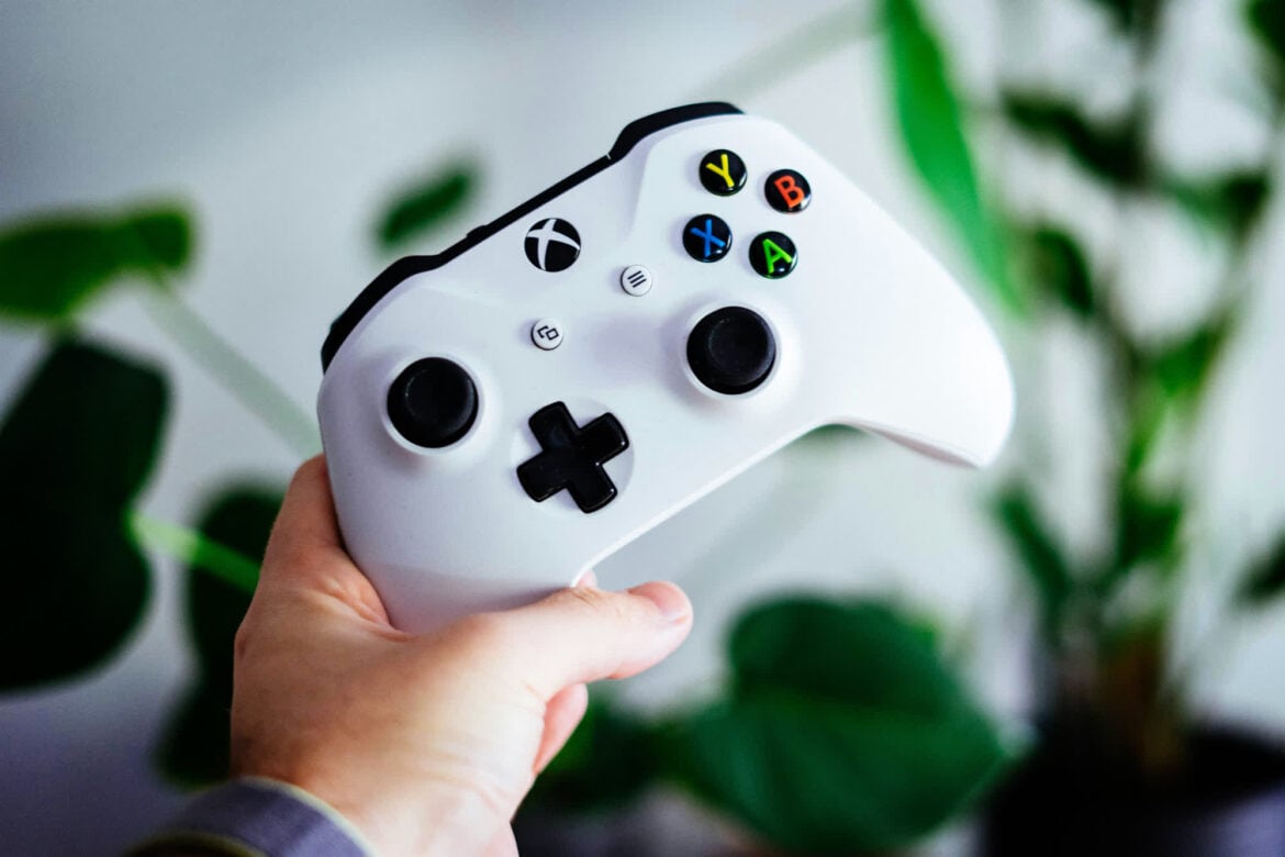 Sony Reconsiders 2028 Digital-Only Plans Amid Xbox's Disc-to-Digital Push
