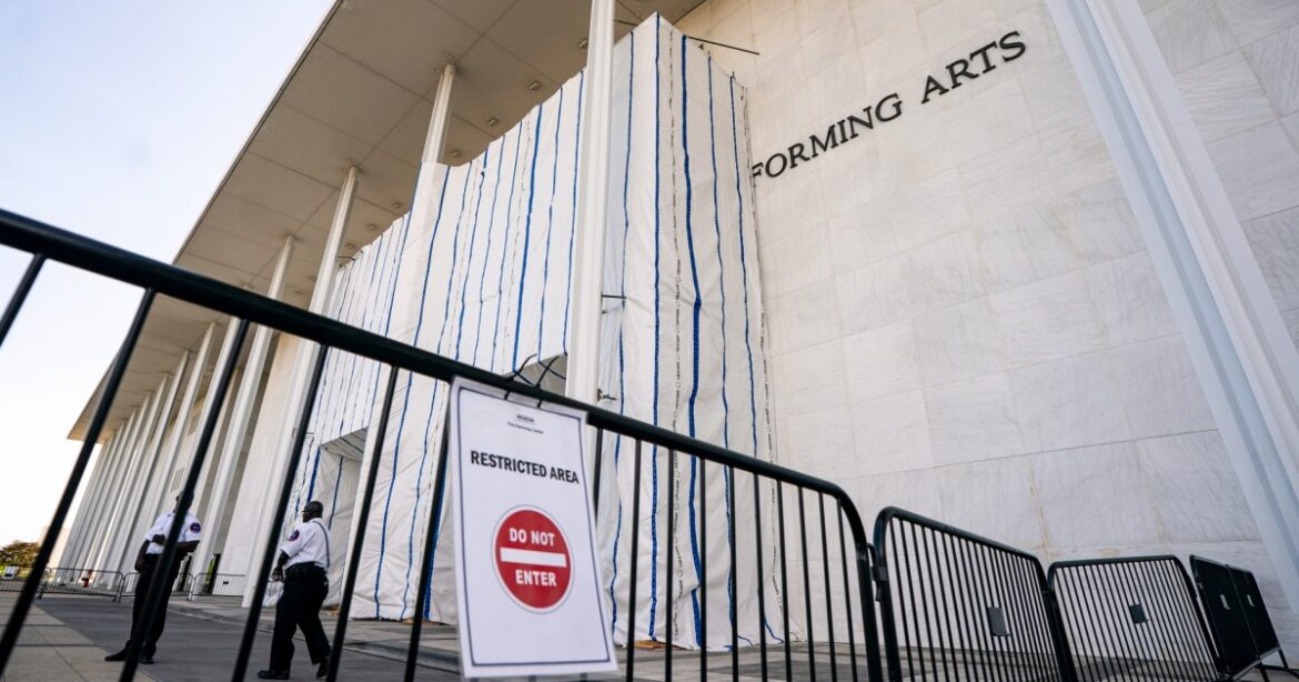 Kennedy Center Board Votes to Close Main Building and Restore Trump Name