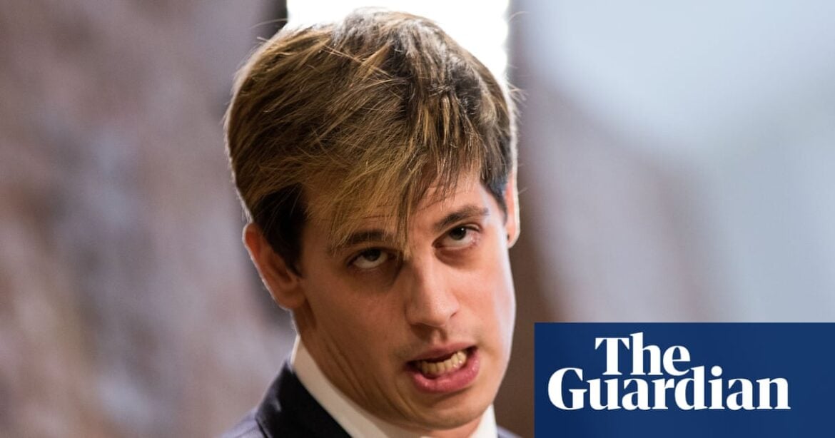 Milo Yiannopoulos Deported to UK by ICE Over Expired Visa