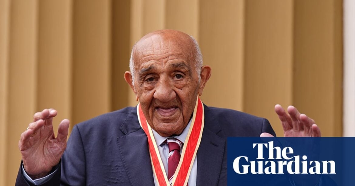 Sir Billy Boston, first rugby league player to be knighted, dies aged 92