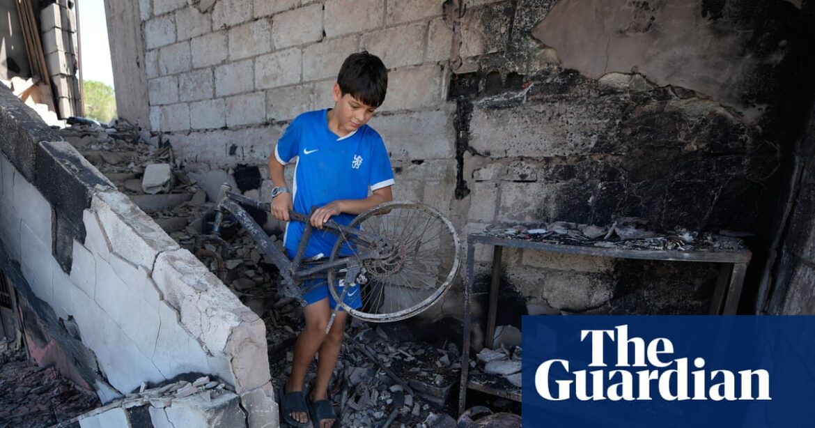 Israeli Airstrikes in Southern Lebanon Kill One and Injure 11