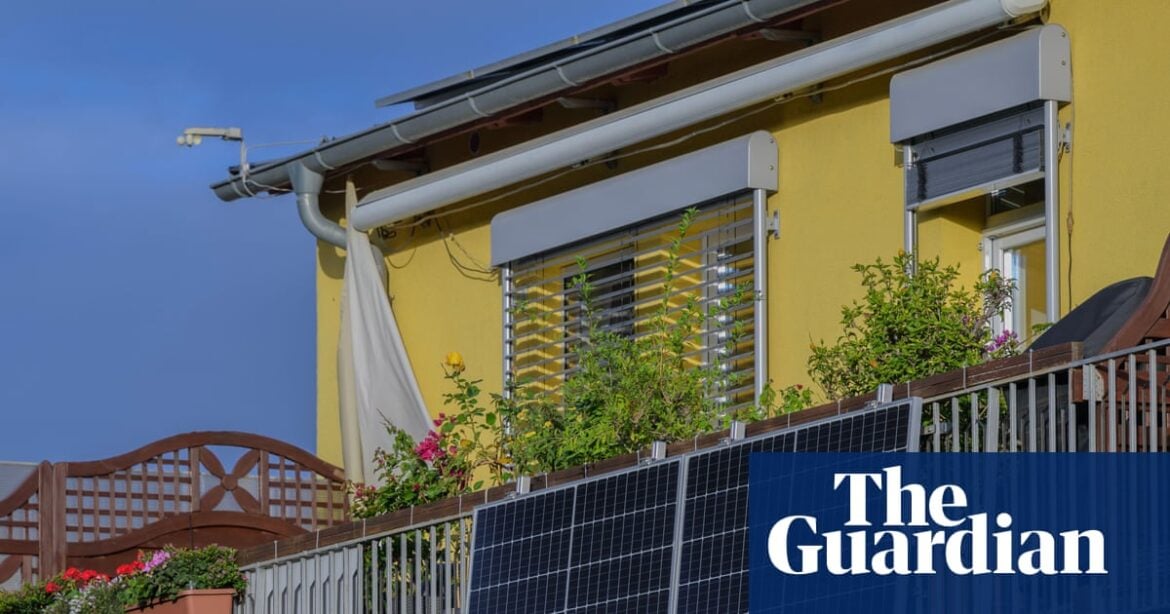 Plug-in balcony solar panels launch in Great Britain to help renters lower bills
