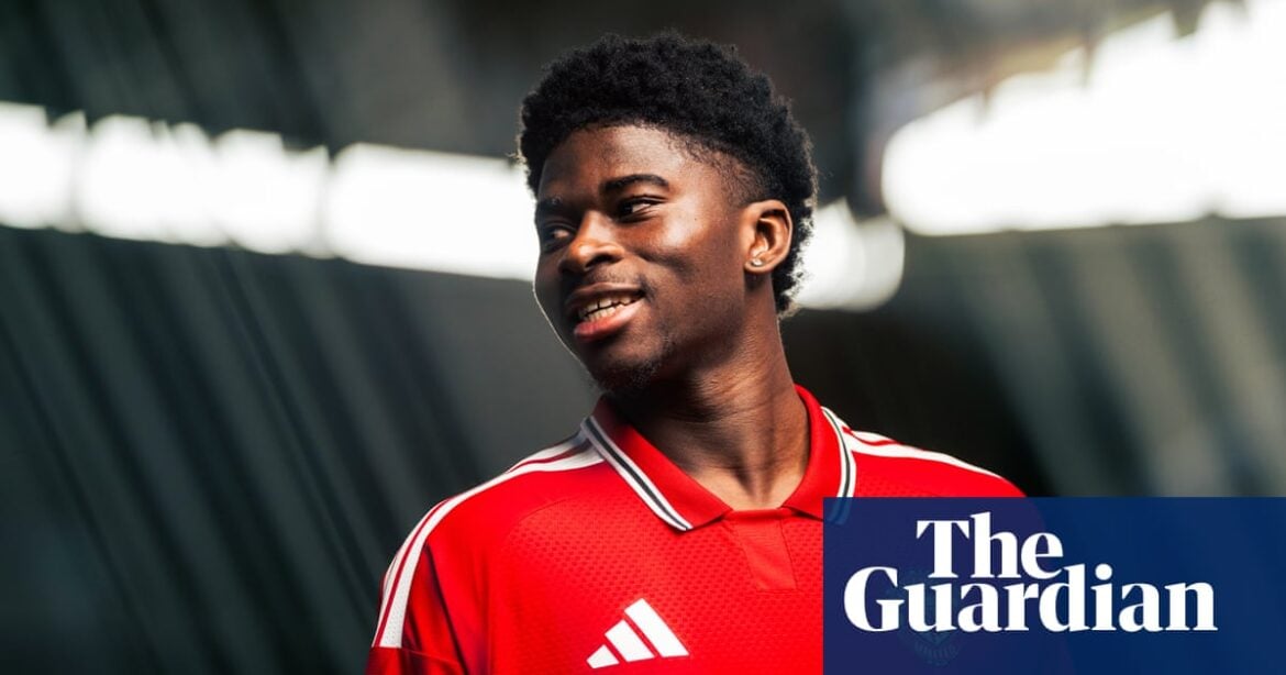 Manchester United sign Carlos Baleba from Brighton in £70m midfield deal