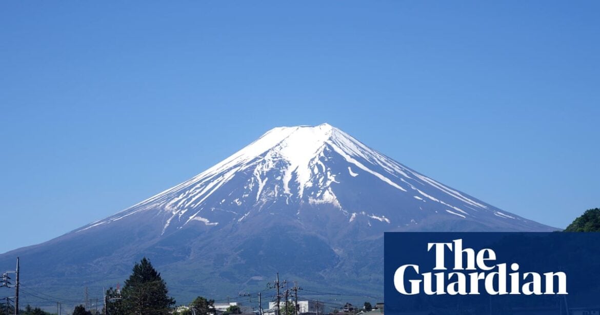 Father Reprimanded for Leaving 7-Year-Old Son Alone on Mount Fuji Trail