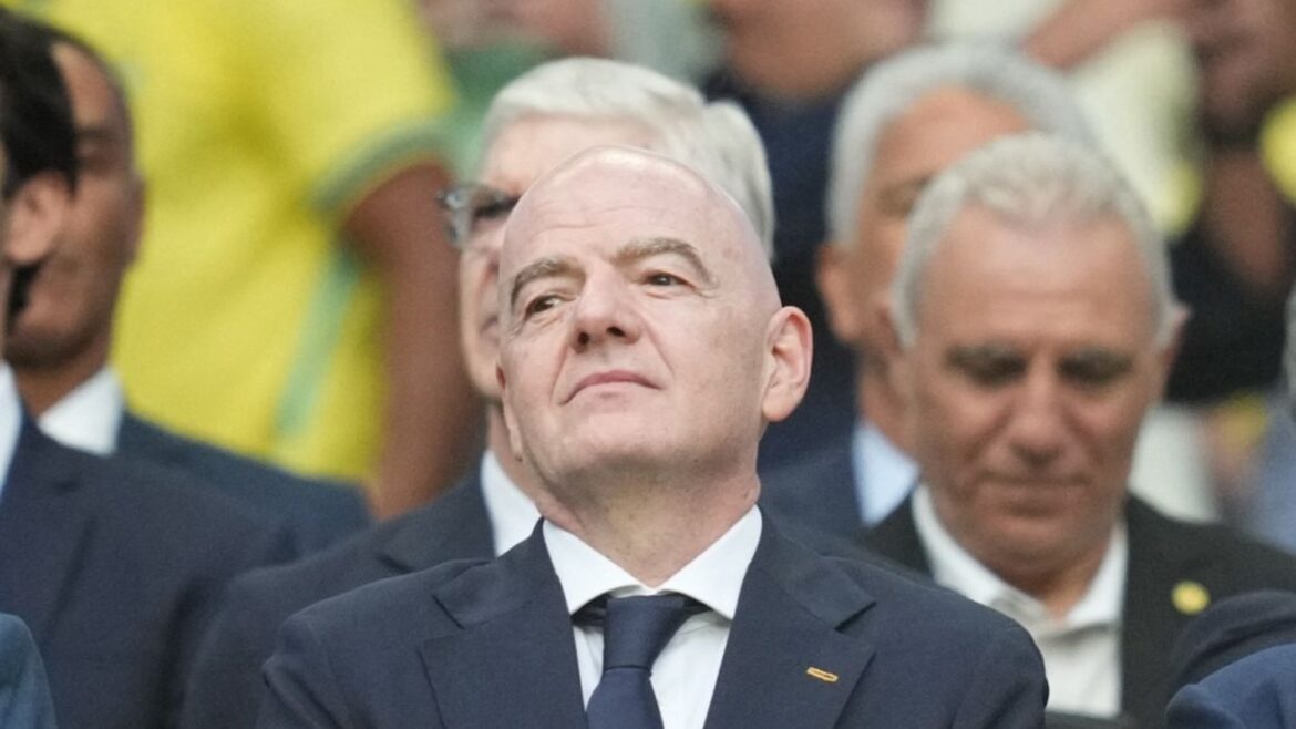Le président de la Fifa, Gianni Infantino, assiste à un match entre l'Ecosse et le Brésil lors de la Coupe du monde 2026, à
