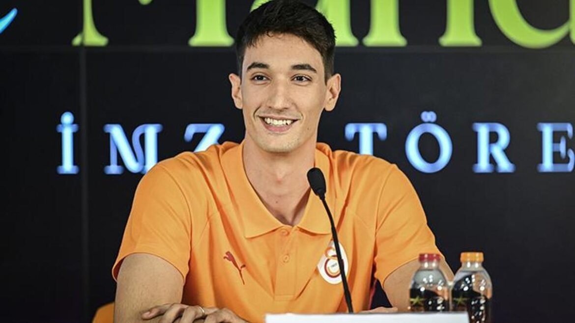Galatasaray Men's Volleyball Signs Efe Mandıracı to Two-Year Contract