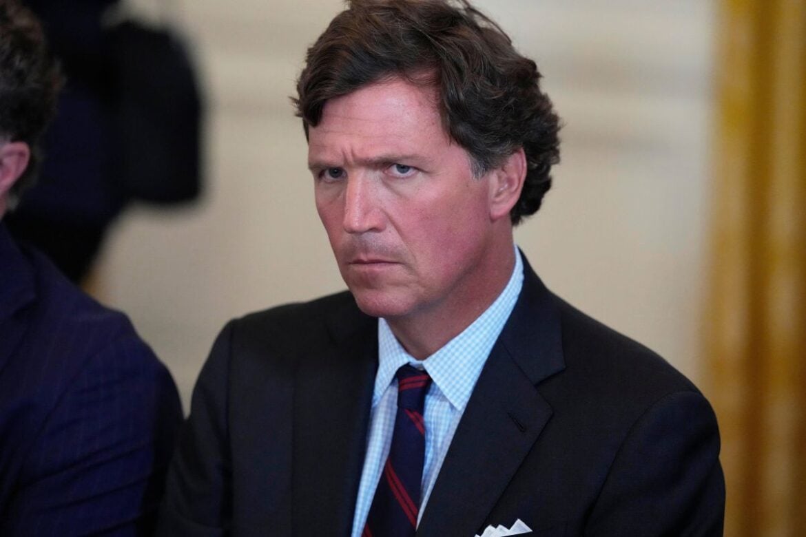 Tucker Carlson Says Trump Should Be Removed From Office ‘Immediately’ - Newsweek featured image