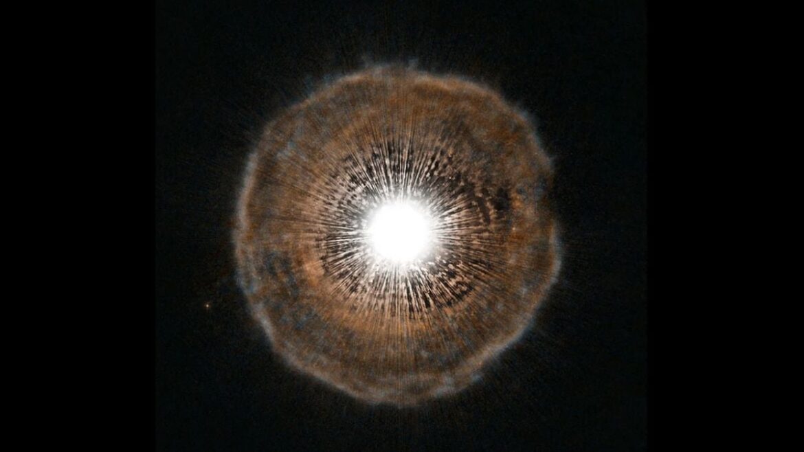 Water Detected Surprisingly Close to Milky Way's Supermassive Black Hole