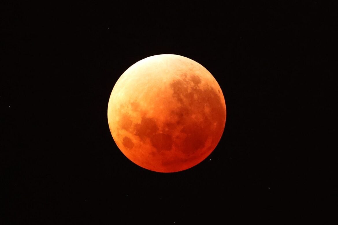 Partial Lunar Eclipse Map Shows States With Best Visibility - Newsweek featured image