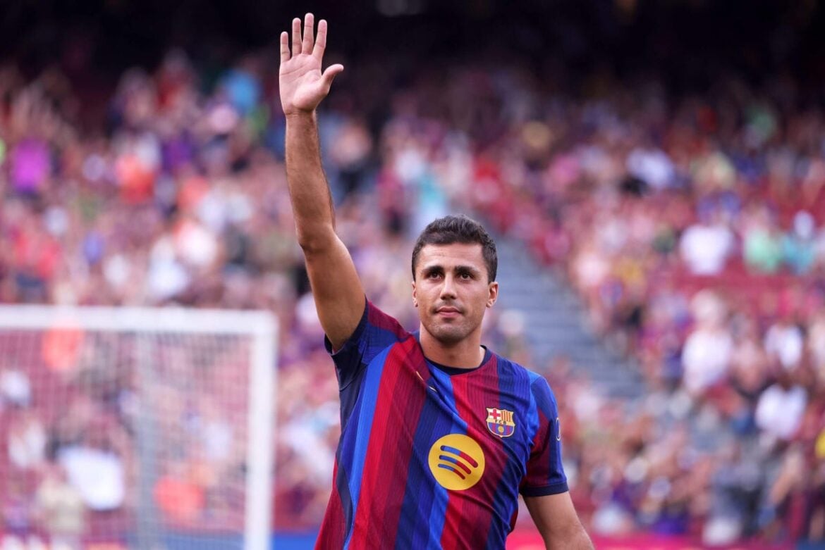 Barcelona Crush Elche 5-0 as New Signings Adeyemi and Gordon Debut
