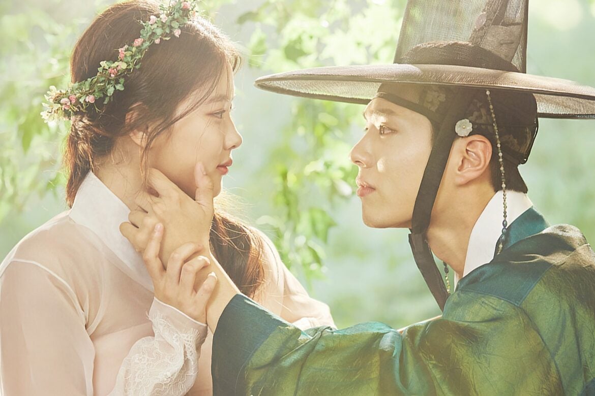 Actor Park Bo-gum Marks 10th Anniversary of 'Love in the Moonlight' with Variety Show Reunion