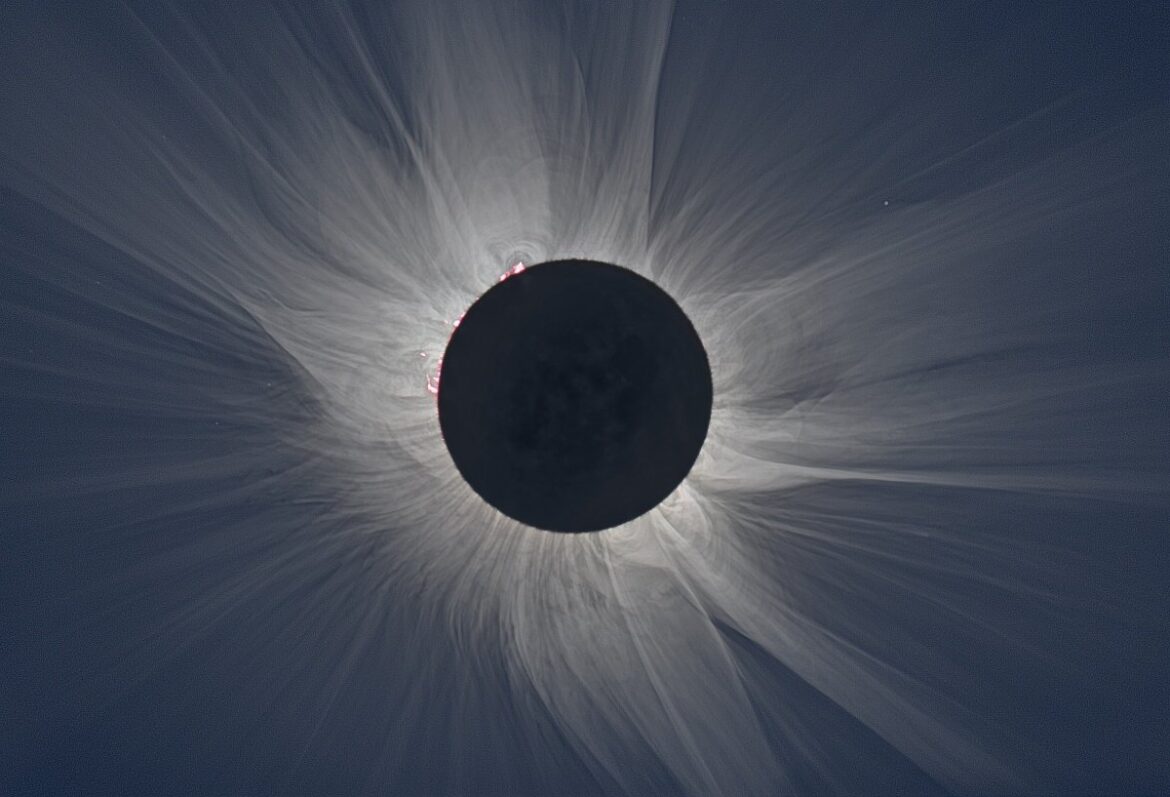 Portugal Solar Eclipse Glasses Sell Out as DIY Projectors Surge