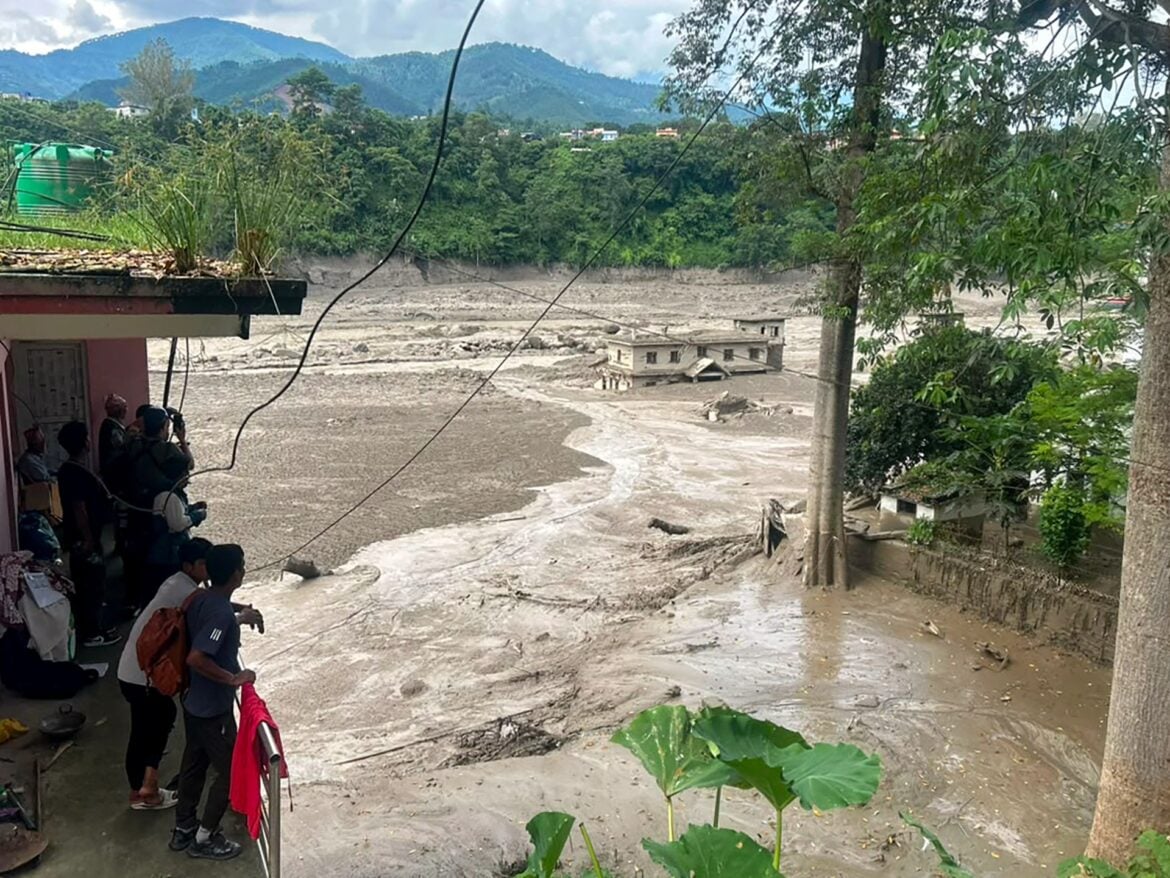 Rescuers search for survivors after Nepal–China floods kill at least 165