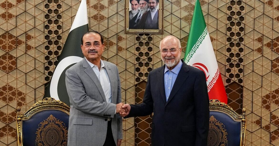 Pakistan’s army chief back in Iran: Can he break peace talks deadlock