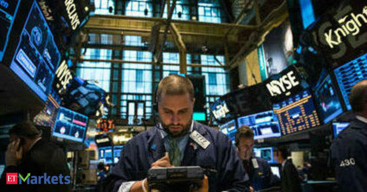 US Stocks Rally Toward Record Highs as Trump Pauses Iran Strikes, Oil Drops