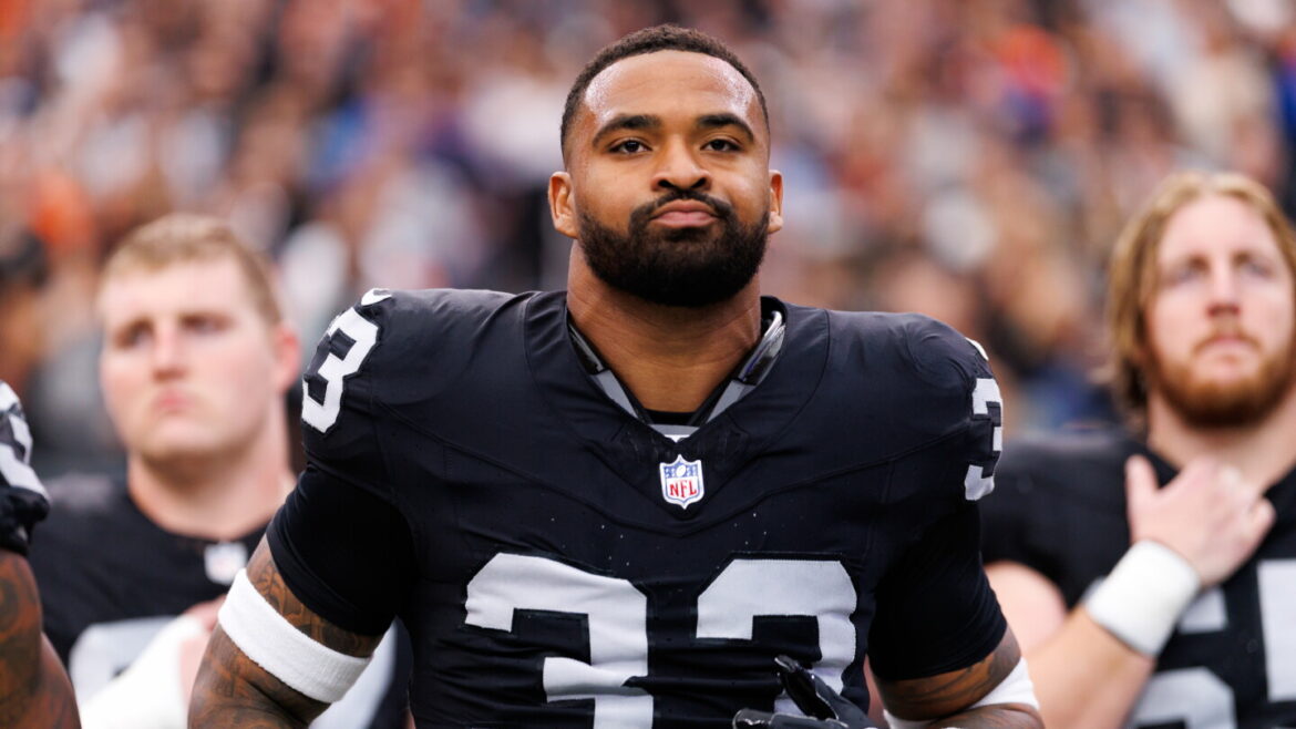 Denver Broncos v Las Vegas Raiders - NFL 2025