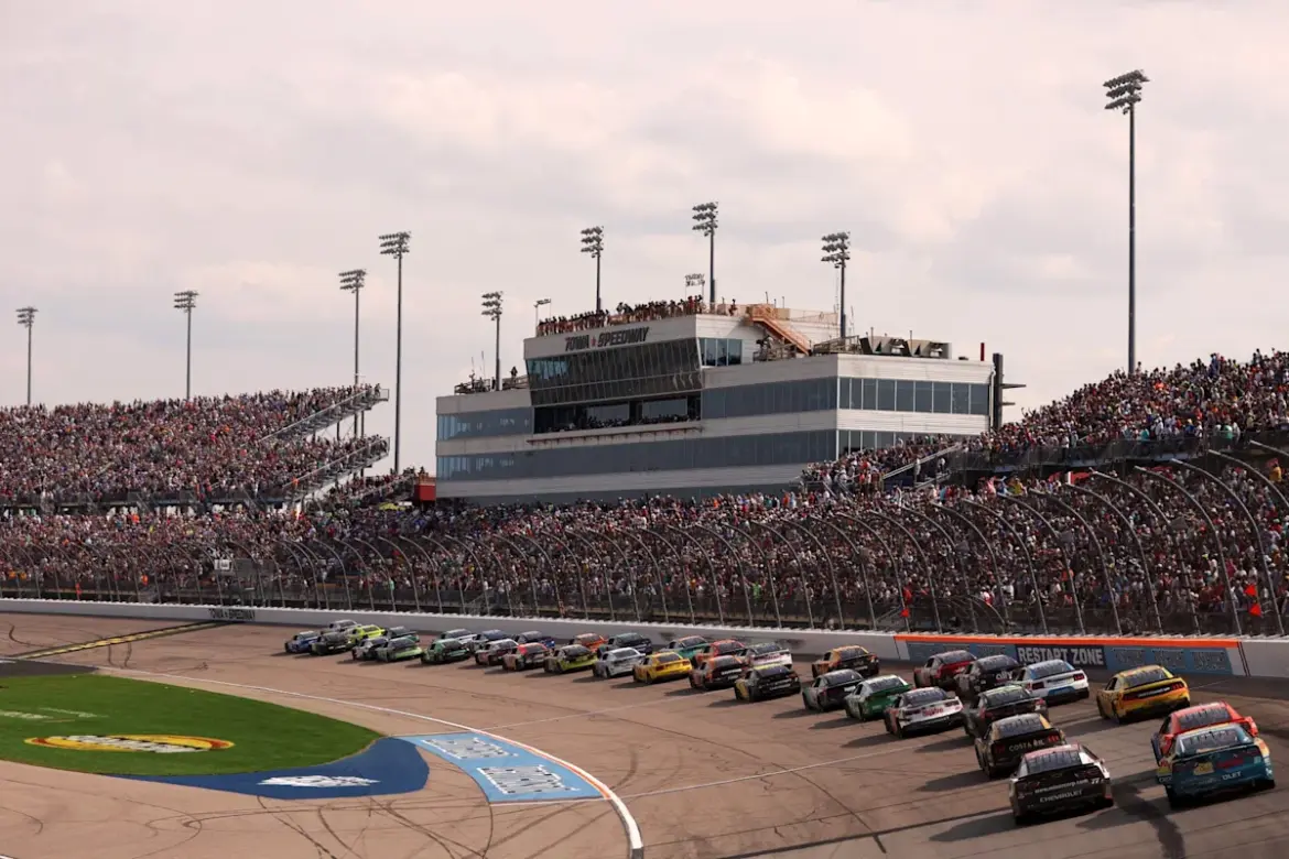 Denny Hamlin Favored to Win Iowa Corn 350