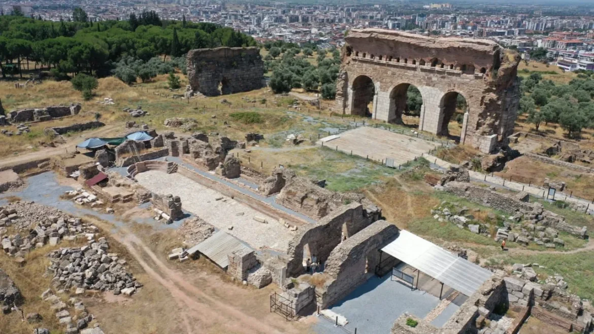 Ancient City of Tralleis: 2,000-Year-Old Roman Pool Uncovered in Türkiye