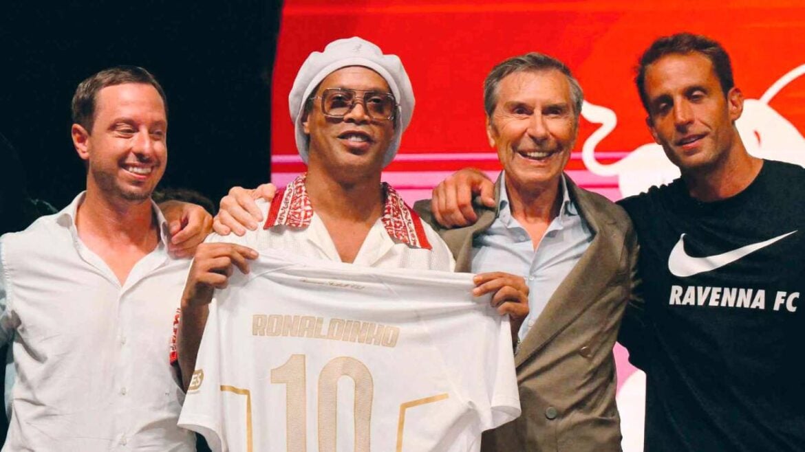 Ronaldinho's Return Joins Historic List of Footballers Who Came Back