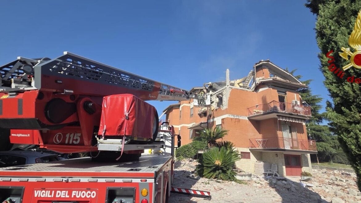 Violenta esplosione in una palazzina a Cassino, due ustionati gravi