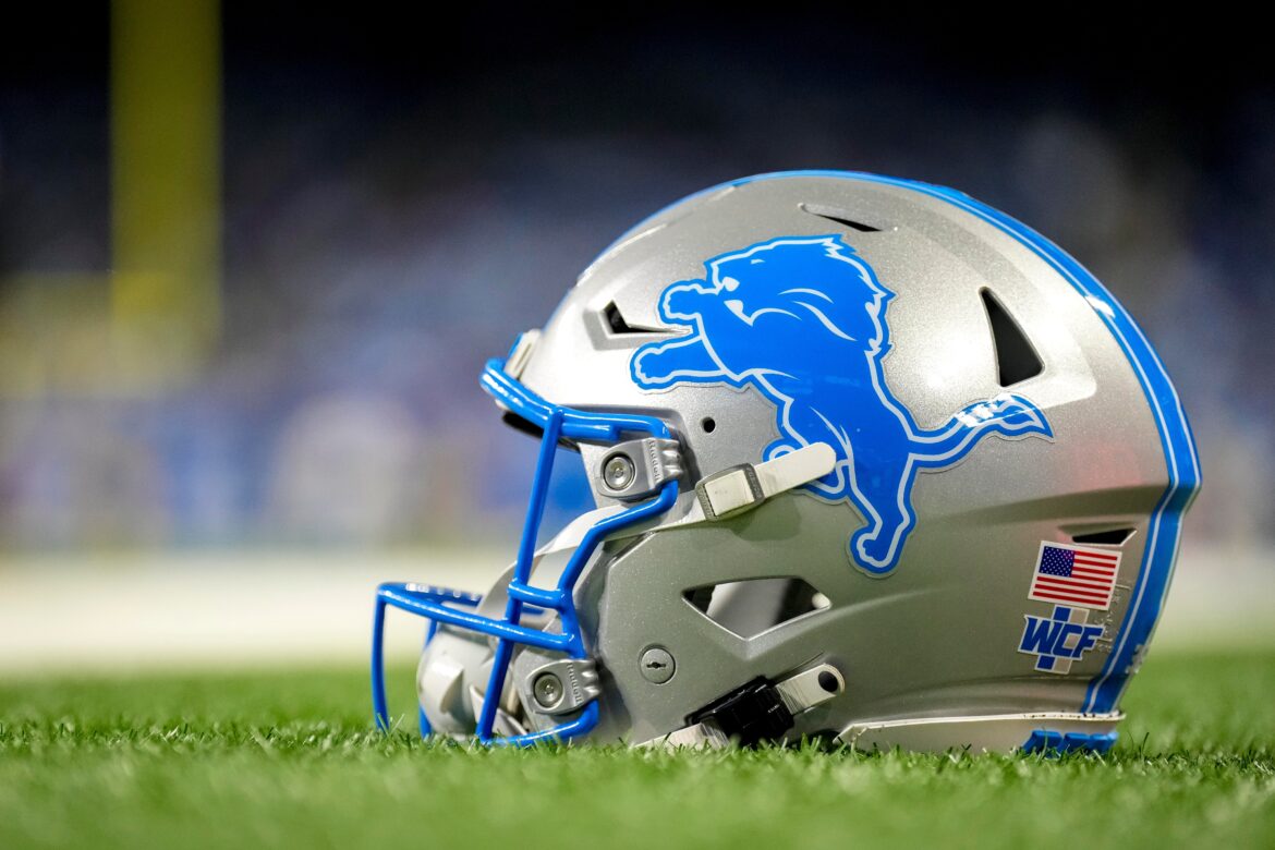 Green Bay Packers v Detroit Lions