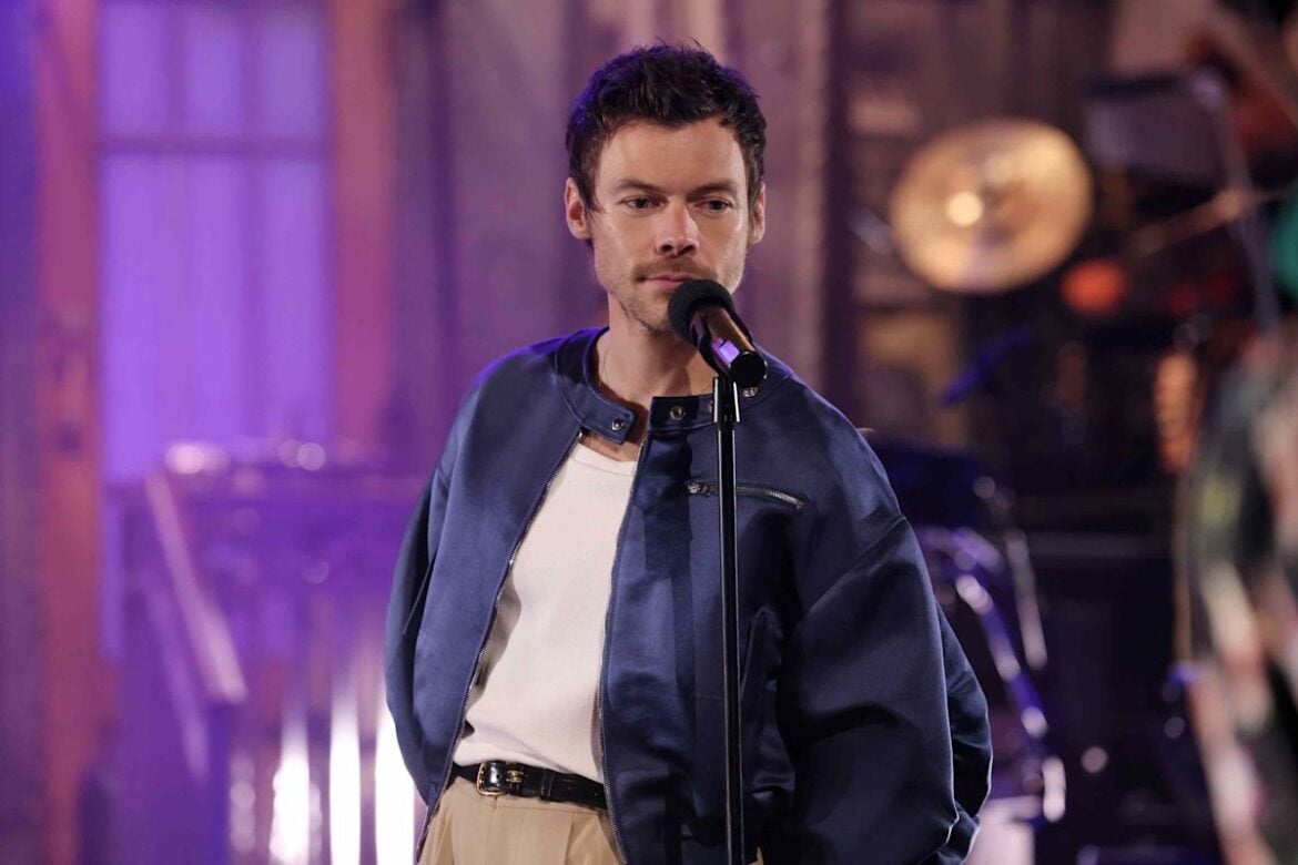 Harry Styles Makes Playful Onstage Reference to Taylor Swift's Wedding