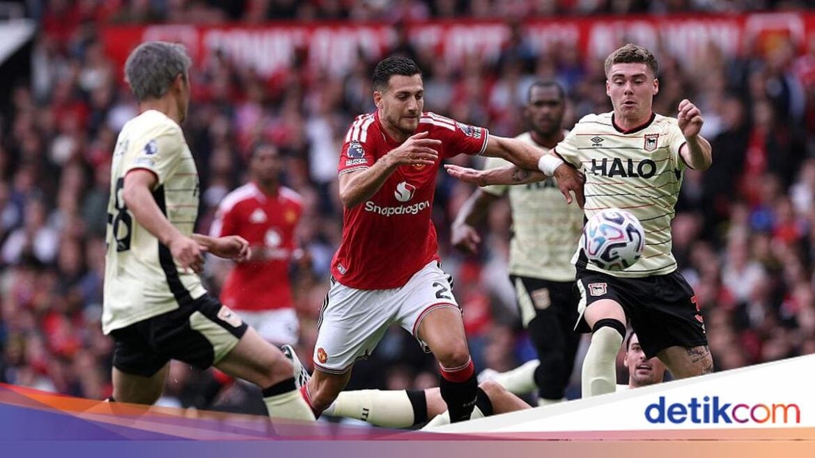 Chelsea and Man United Win in High-Scoring Premier League Matches