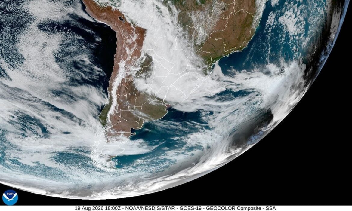 Extratropical Cyclone Triggers Orange Alert and Severe Storms in Southern Brazil