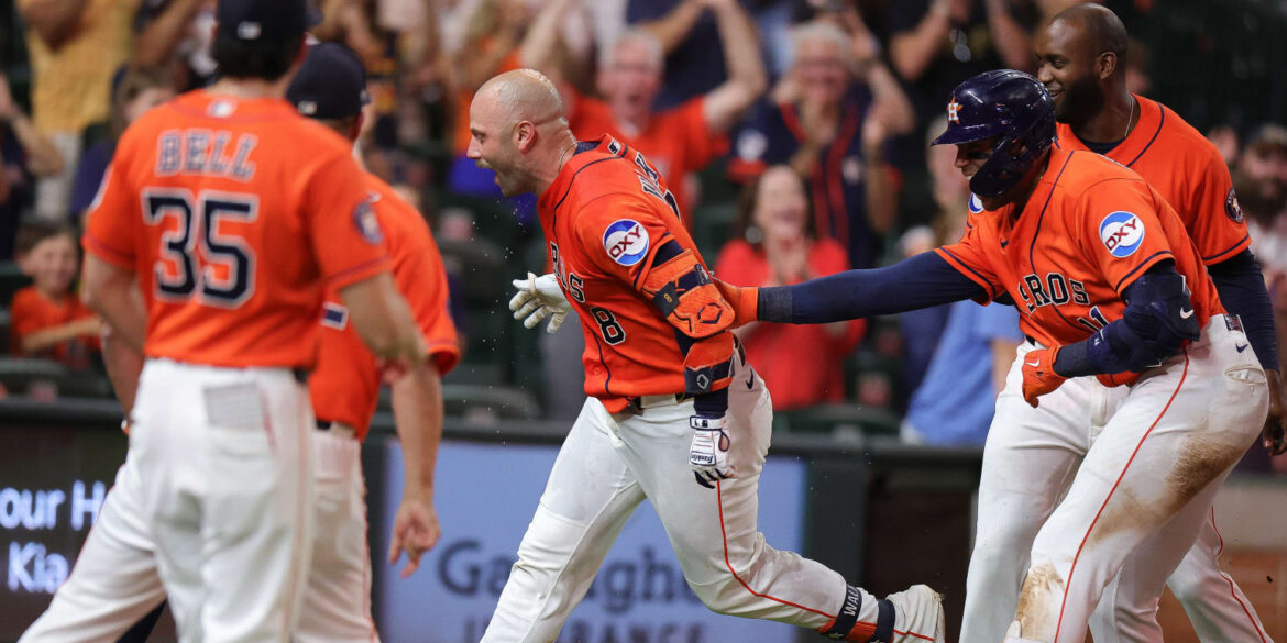 Astros stun Mariners with Christian Walker's 10th-inning walk-off homer