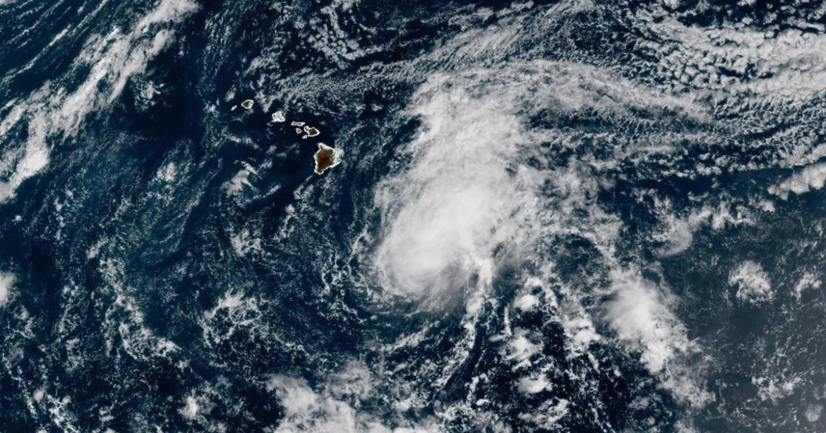 Tropical Storm Moke Threatens Hawaii With Up to 15 Inches of Rain