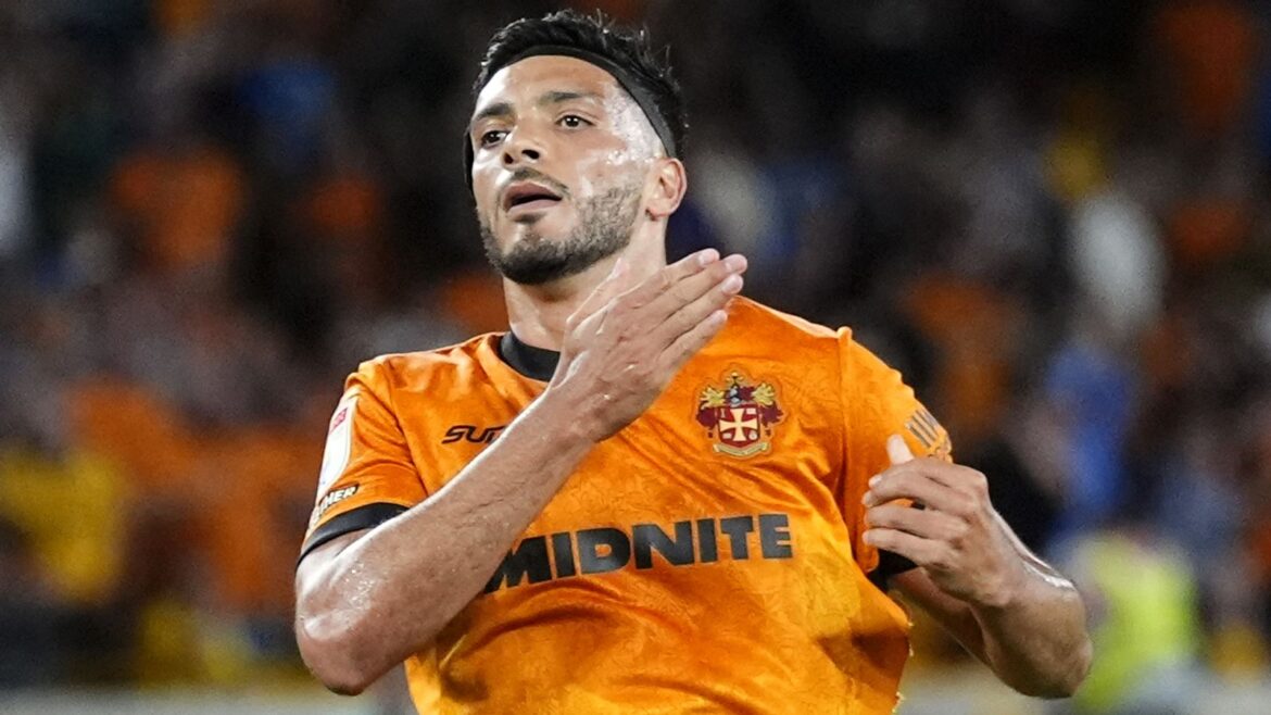 Raúl Jiménez scores late penalty as Wolves draw 2-2 with Blackburn