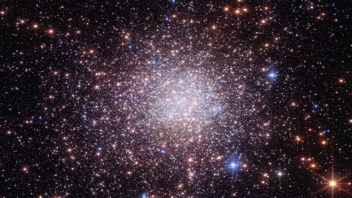 Dense view of Terzan 5 showing tightly packed stars in the Milky Way bulge