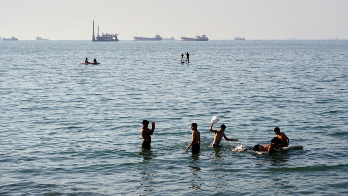 Gaza Ceasefire Threatened by Deadly Strikes and Disarmament Disputes