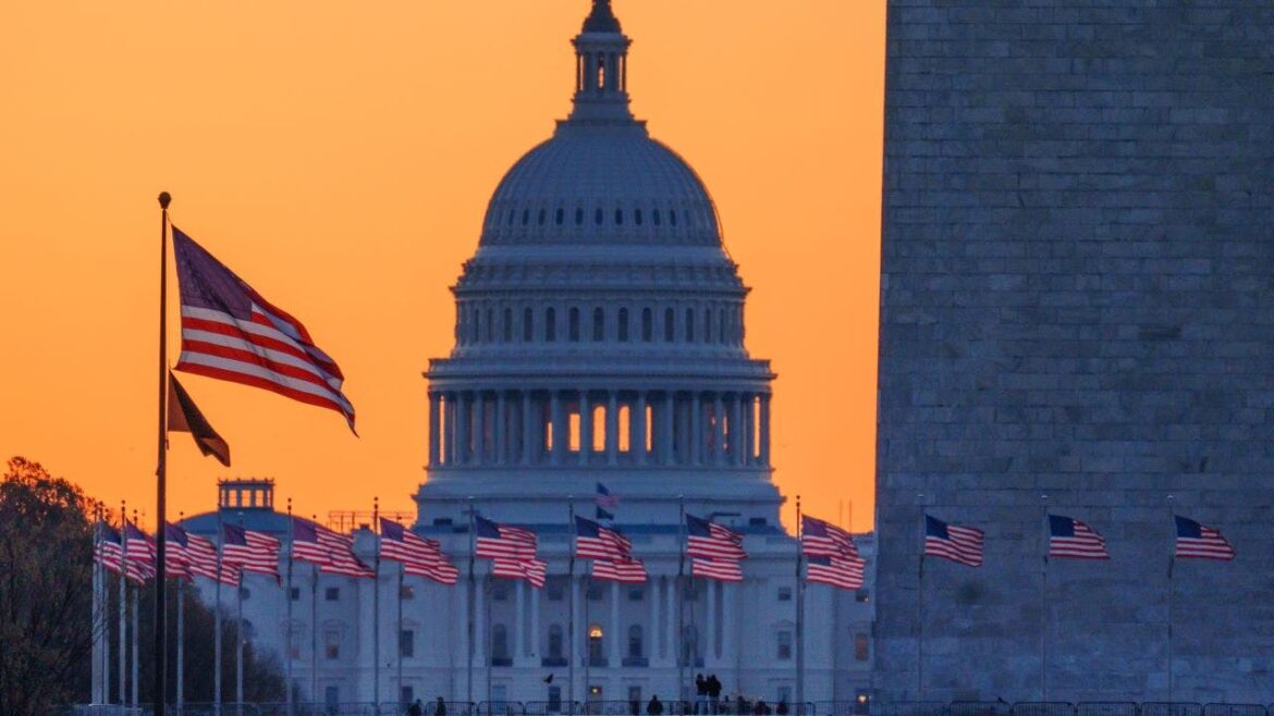 US 30-Year Treasury Yields Hit 19-Year High Amid Surging National Debt