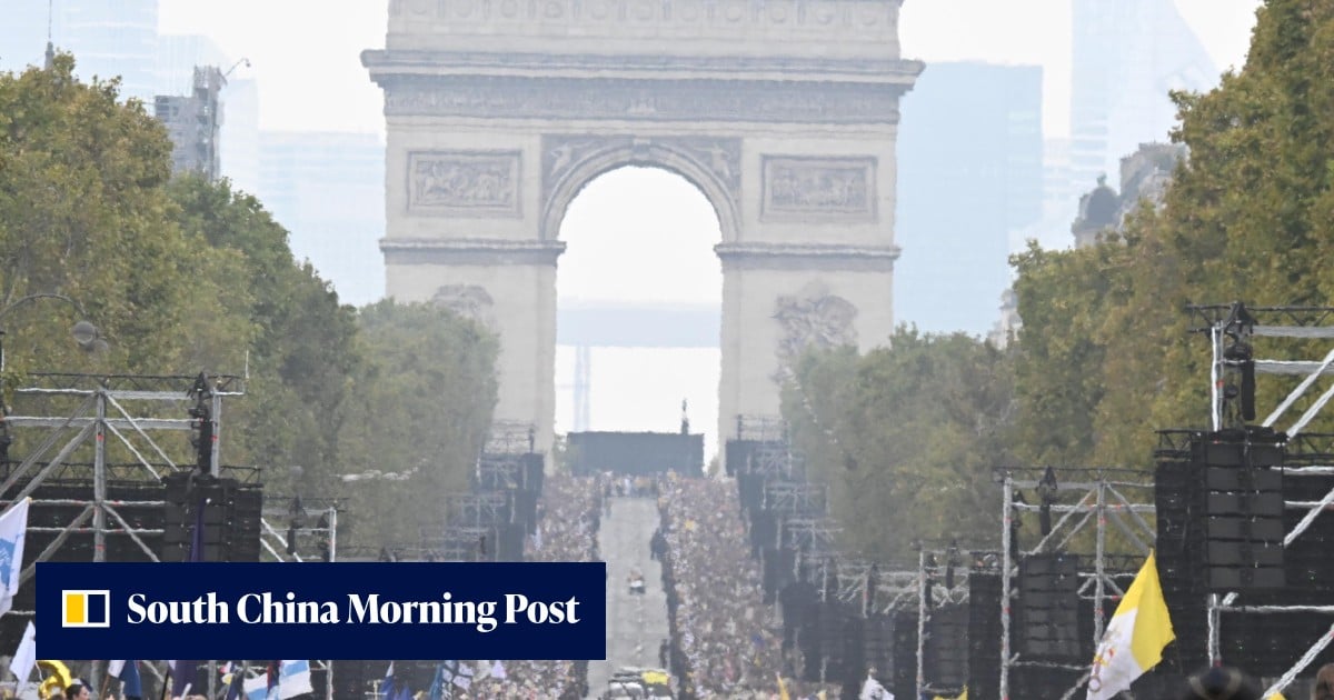 Pope Leo XIV Draws Hundreds of Thousands to Paris Mass on Champs-Élysées