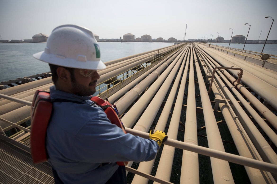 Oil Prices Jump as Saudi Pipeline Shutdown Deepens Energy Crisis