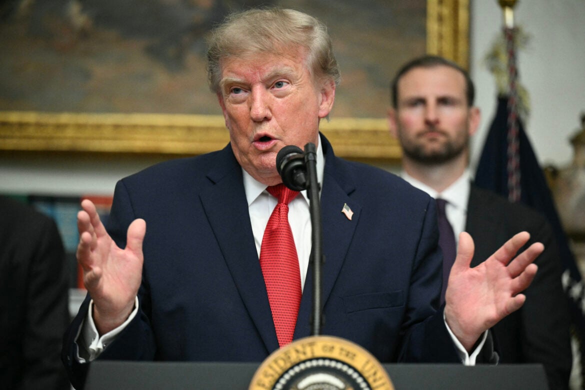 Trump Calls for Lower Interest Rates Amid $40 Trillion National Debt