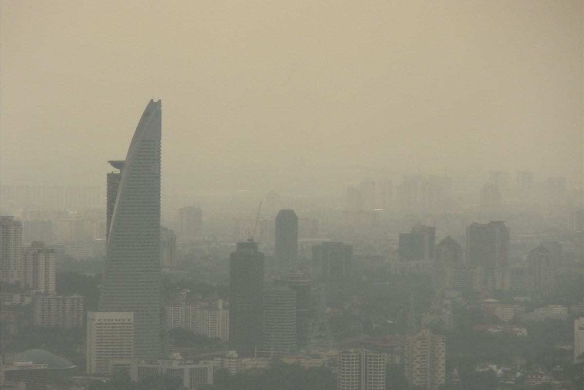 Indonesia Accepts Malaysia's Help to Tackle Borneo Wildfires