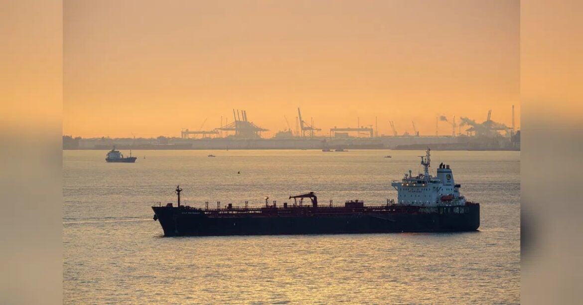 Oil Prices Climb for Third Session as US-Iran Tensions Hit Supply Lines